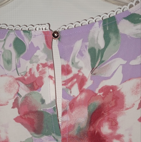 Beautiful Silky Floral Embroidered Elegant Womans 3x Blouse. - Picture 5 of 5